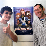 Deux membres de l'équipe technique devant l'affiche du VeryTechTrip OVHcloud