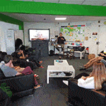 L'équipe Infotrafic en séminaire dans une salle de réunion