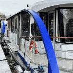 Navette fluviale électrique ICADE équipée d'un écran d'information à bord
