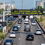 Panneau à messages variables sur le périphérique parisien, poisson d'avril