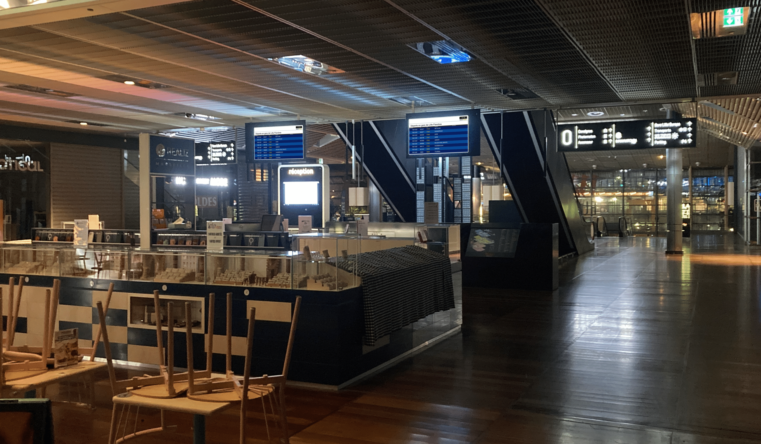 Galerie du centre commercial Westfield Euralille et ses écrans d'information