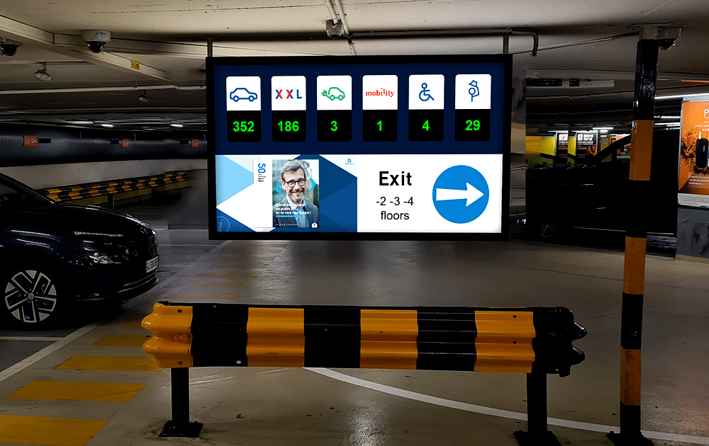 Écran de guidage en parking souterrain : places libres par type et sortie